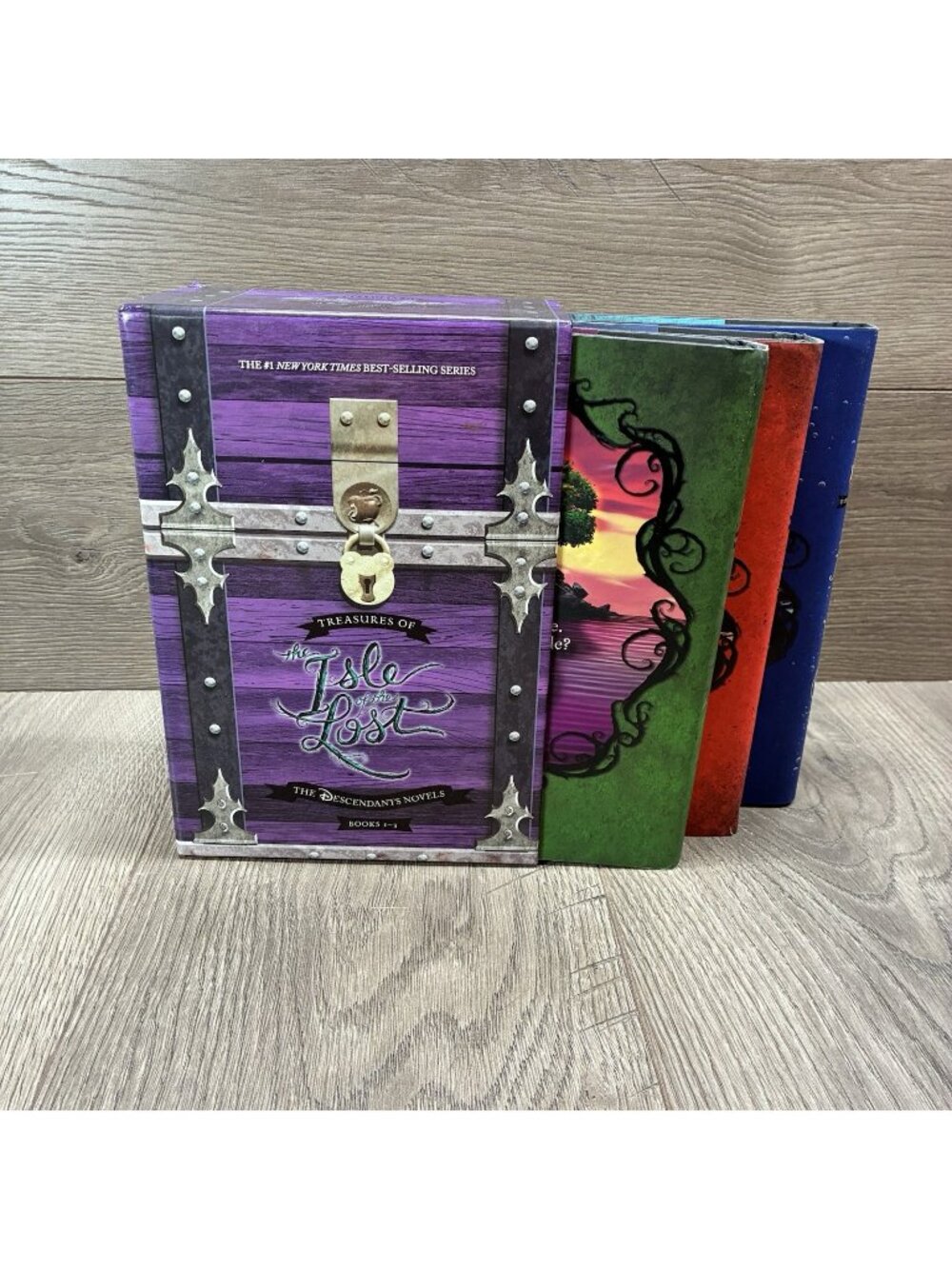 Disney Descendants Isle of the Lost Books 1-3 Hardcover Box Set De La Cruz
